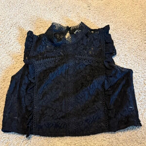 Black lace‎ she and sky crop top